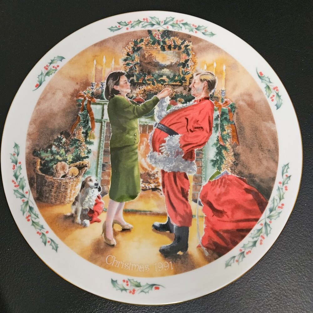 Royal Doulton 8.25" Plate Family Christmas "DAD PLAYS SANTA"-Vintage 1991